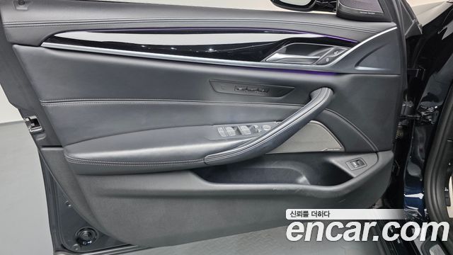 BMW 5-Series 530i M Sport Package Plus