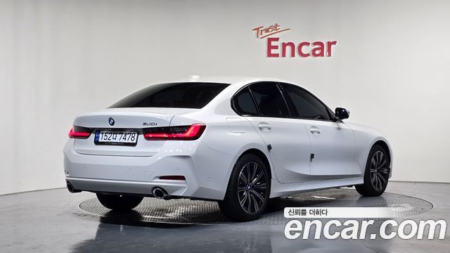 BMW 3-Series 320i