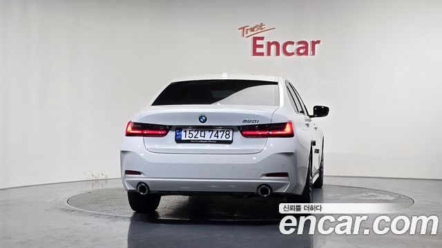 BMW 3-Series 320i