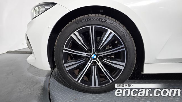 BMW 3-Series 320i