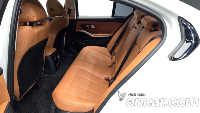 BMW 3-Series 320i