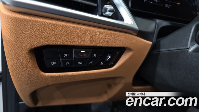 BMW 3-Series 320i