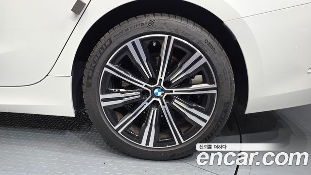 BMW 3-Series 320i