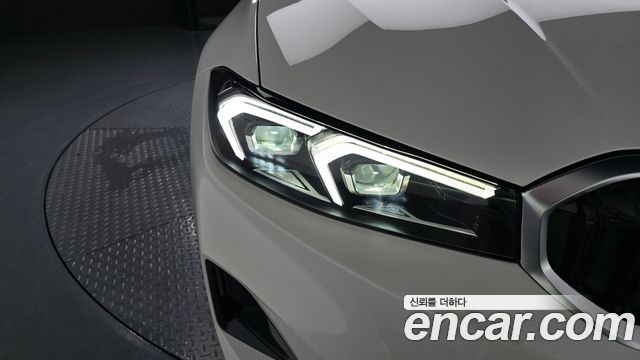BMW 3-Series 320i