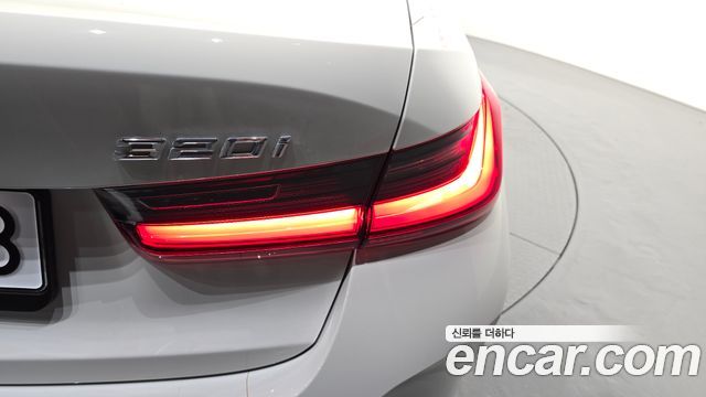 BMW 3-Series 320i