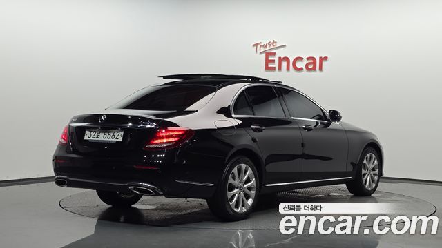 Mercedes-Benz E-Class E300 4MATIC Exclusive