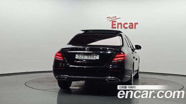 Mercedes-Benz E-Class E300 4MATIC Exclusive