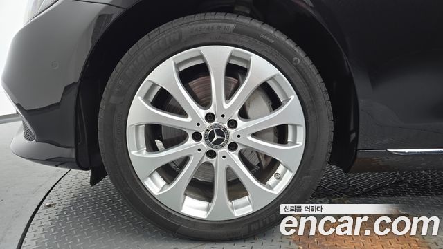 Mercedes-Benz E-Class E300 4MATIC Exclusive