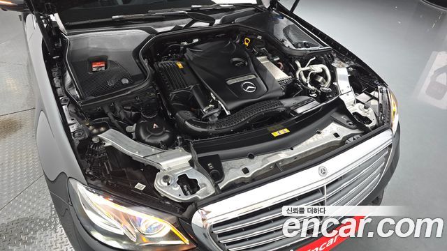 Mercedes-Benz E-Class E300 4MATIC Exclusive
