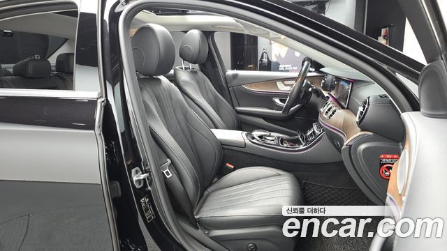Mercedes-Benz E-Class E300 4MATIC Exclusive
