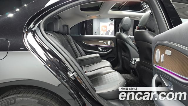 Mercedes-Benz E-Class E300 4MATIC Exclusive