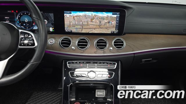 Mercedes-Benz E-Class E300 4MATIC Exclusive