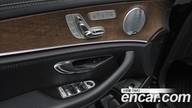 Mercedes-Benz E-Class E300 4MATIC Exclusive