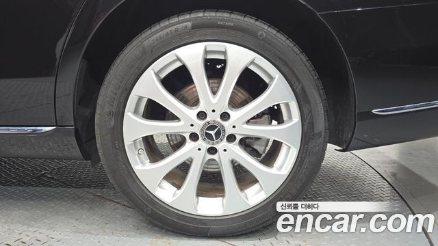 Mercedes-Benz E-Class E300 4MATIC Exclusive
