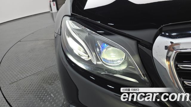 Mercedes-Benz E-Class E300 4MATIC Exclusive