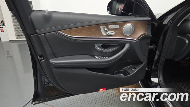 Mercedes-Benz E-Class E300 4MATIC Exclusive