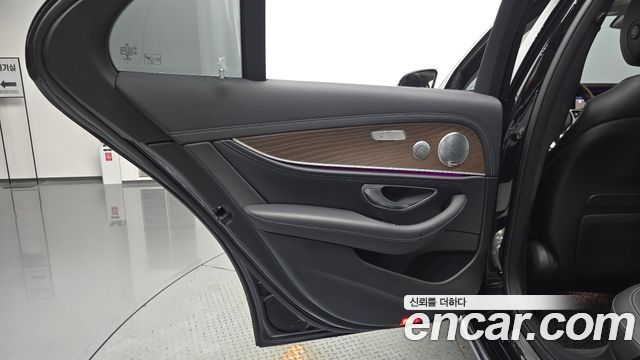 Mercedes-Benz E-Class E300 4MATIC Exclusive