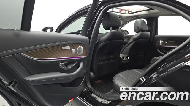 Mercedes-Benz E-Class E300 4MATIC Exclusive