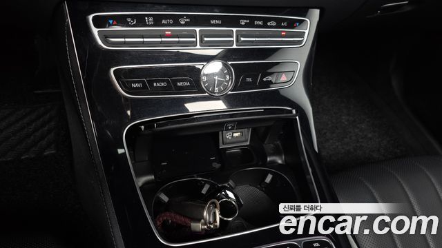 Mercedes-Benz E-Class E300 4MATIC Exclusive