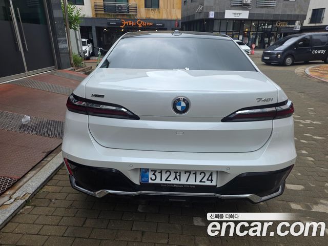 BMW 7-Series 740i xDrive M Sport