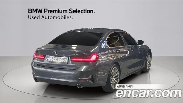BMW 3-Series 320i Luxury
