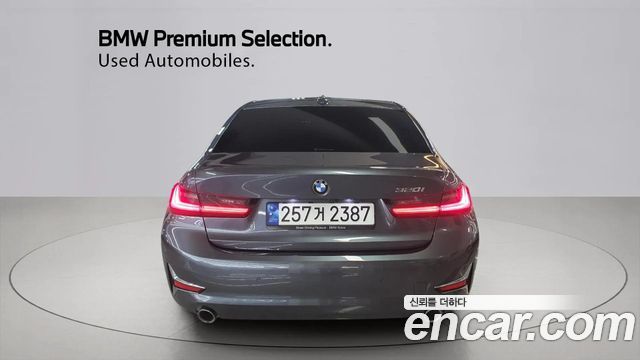 BMW 3-Series 320i Luxury