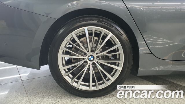 BMW 3-Series 320i Luxury