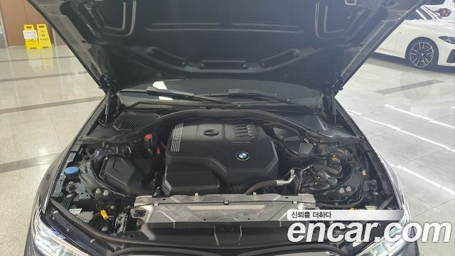 BMW 3-Series 320i Luxury