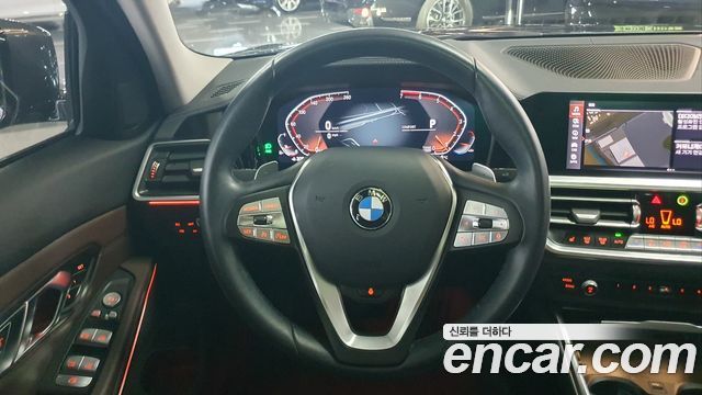 BMW 3-Series 320i Luxury
