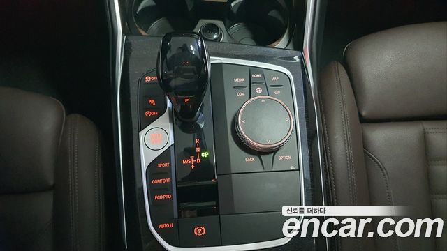 BMW 3-Series 320i Luxury