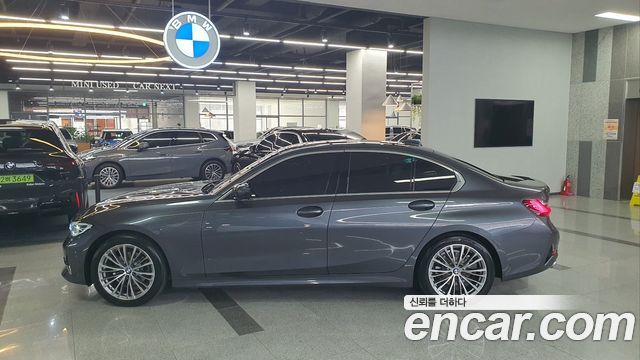 BMW 3-Series 320i Luxury