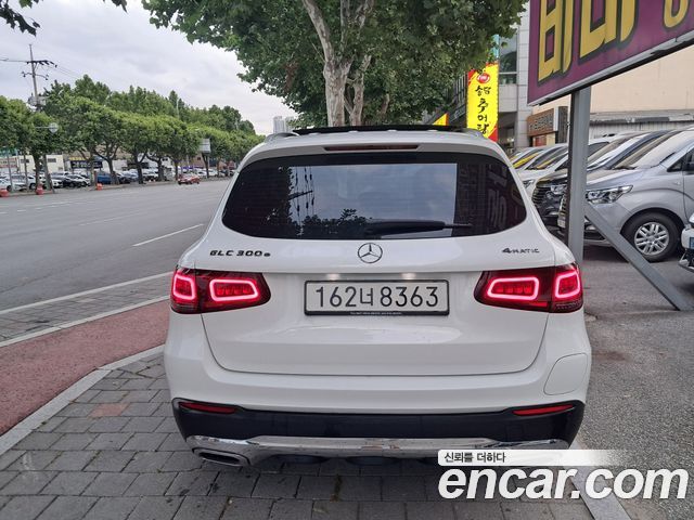 Mercedes-Benz GLC-Class GLC300e 4MATIC