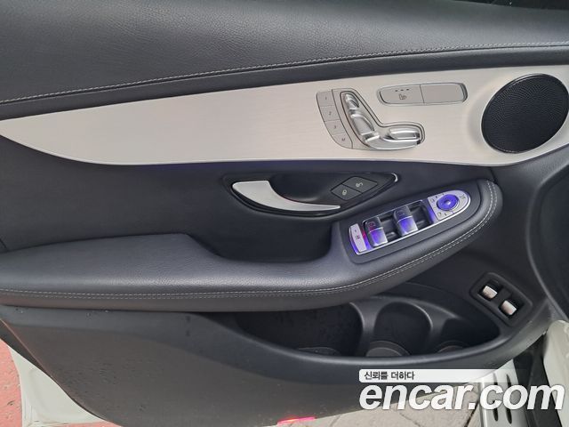 Mercedes-Benz GLC-Class GLC300e 4MATIC