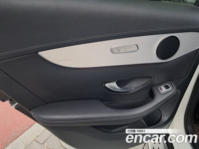 Mercedes-Benz GLC-Class GLC300e 4MATIC