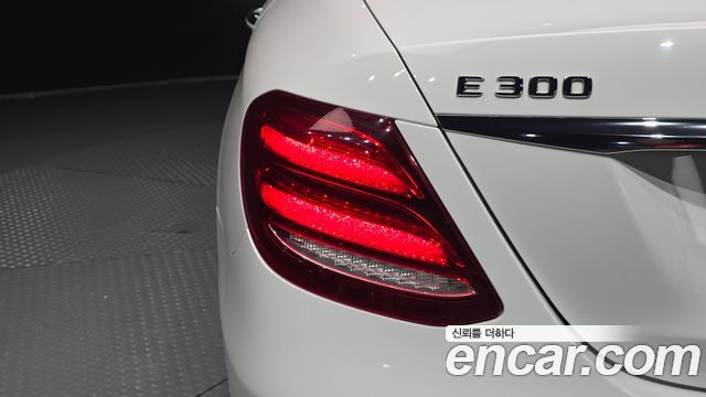 Mercedes-Benz E-Class E300 Avantgarde