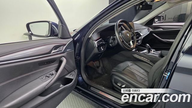 BMW 5-Series 520i Luxury