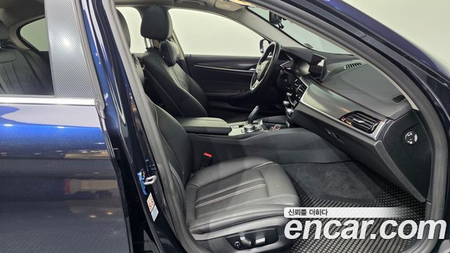 BMW 5-Series 520i Luxury