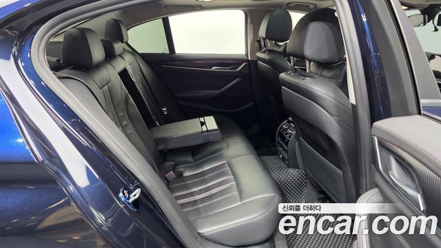 BMW 5-Series 520i Luxury