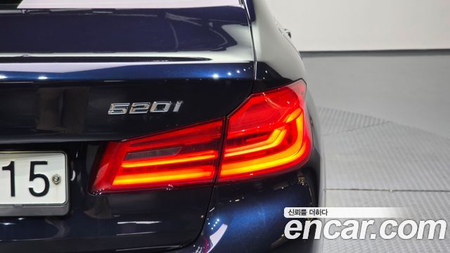 BMW 5-Series 520i Luxury