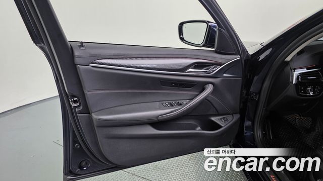 BMW 5-Series 520i Luxury