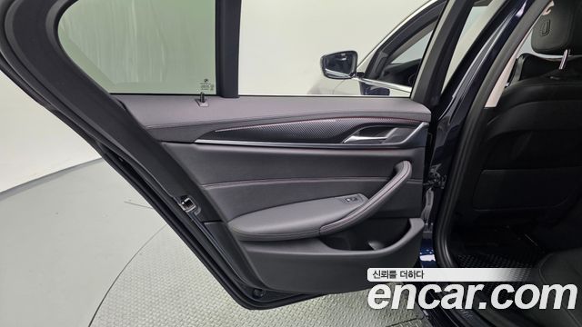 BMW 5-Series 520i Luxury