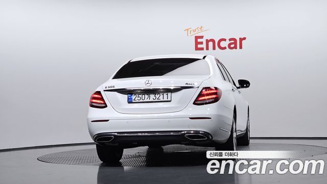 Mercedes-Benz E-Class E300 4MATIC Exclusive