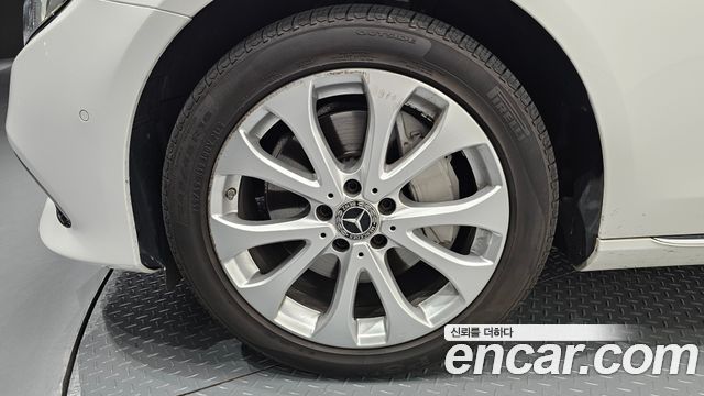Mercedes-Benz E-Class E300 4MATIC Exclusive