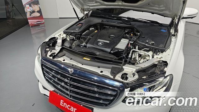 Mercedes-Benz E-Class E300 4MATIC Exclusive