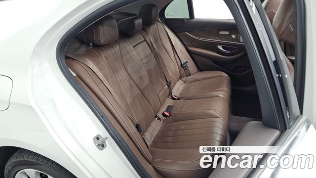 Mercedes-Benz E-Class E300 4MATIC Exclusive
