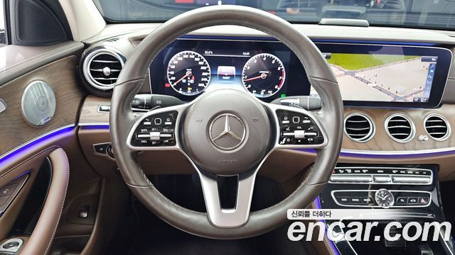 Mercedes-Benz E-Class E300 4MATIC Exclusive
