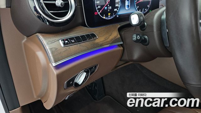 Mercedes-Benz E-Class E300 4MATIC Exclusive