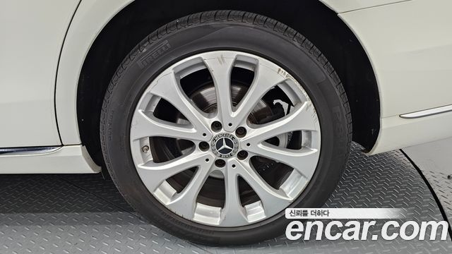 Mercedes-Benz E-Class E300 4MATIC Exclusive