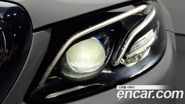 Mercedes-Benz E-Class E300 4MATIC Exclusive