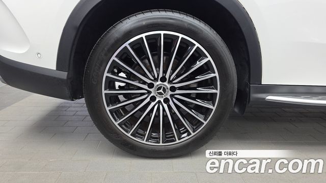 Mercedes-Benz GLC-Class GLC300 4MATIC AMG Line